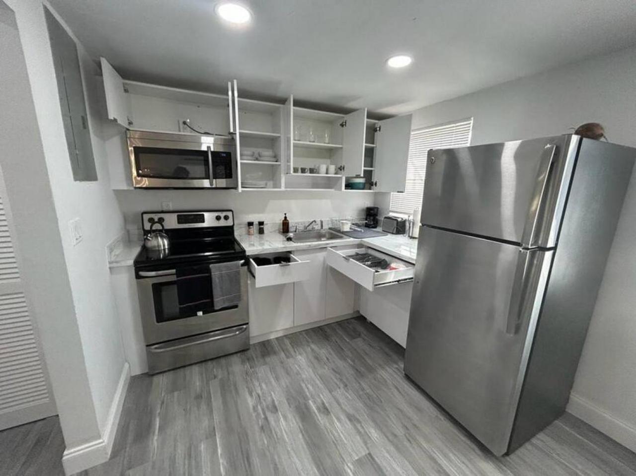 Fully Equipped Apartments With Parking Near Cocowalk Miami Ngoại thất bức ảnh